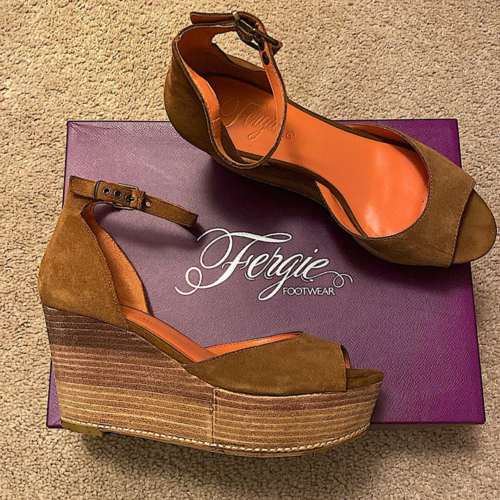 Fergie Dietra Suede Leather Wedge Platform Sandals 8 M Thrush Brown Open Toe